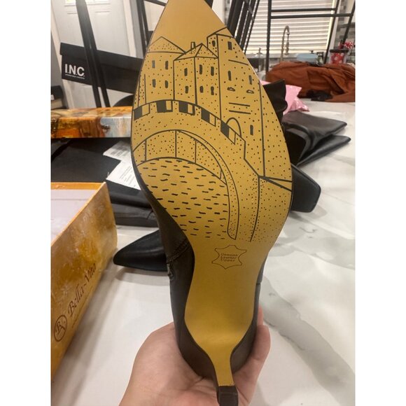 Bella~Vita Danielle 7.5M Black Leather Ankle Boots Pointed Toe Side Zipper Ruche - Picture 6 of 7